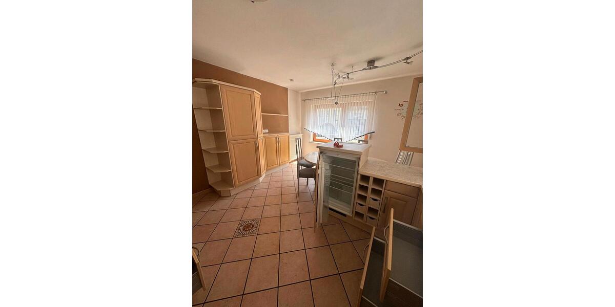 Etagenwohnung Eltmann - 6 Zimmer, 160 m&sup2;, 1.200&euro; | Angebot:26395880