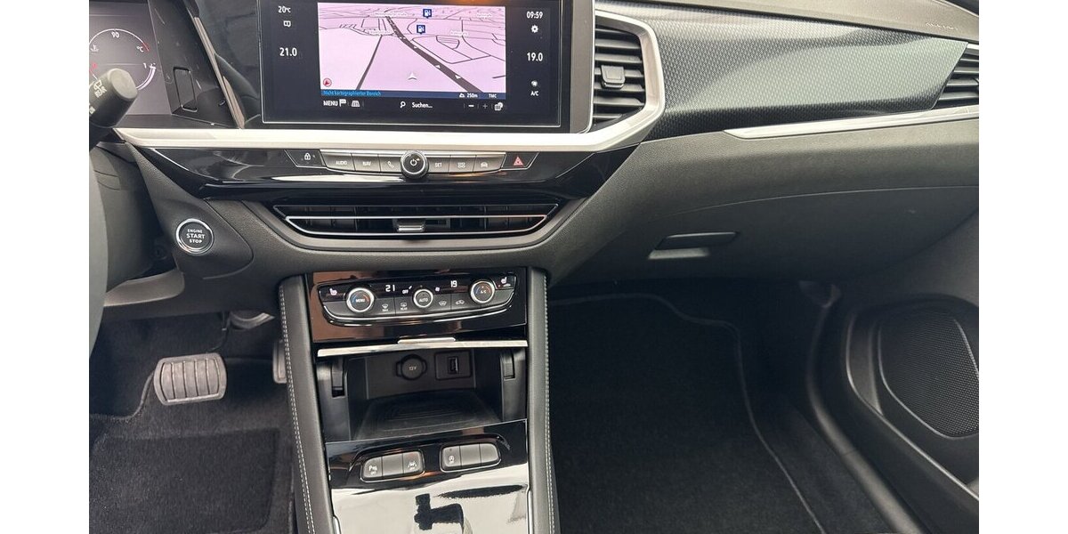 Opel Grandland Ultimate *ACC/Navi/19Zoll Alu/LED/el.Hec 35.065 km 23.980 &euro; Bamberg 96052