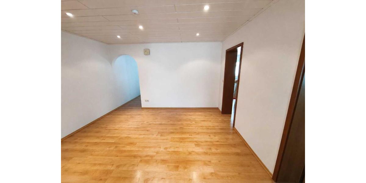 3 Zi. Wohnung im EG mit Terrasse, Gartenmktbenutzung und Garage - Etagenwohnung Hessdorf | Angebot:27314099