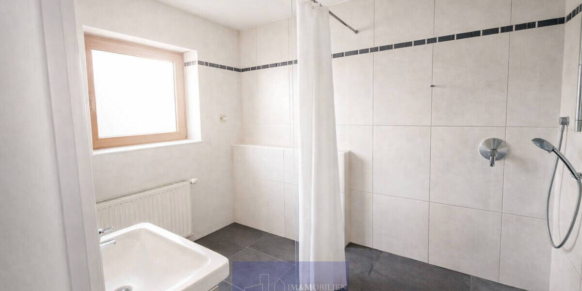 Doppelhaushälfte Adelsdorf - 8 Zimmer, 207 m&sup2;, 425.000&euro; | Angebot:26488135