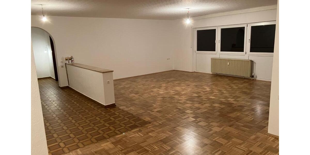 Erdgeschoßwohnung Burghaslach - 4 Zimmer, 125 m&sup2;, 750&euro; | Angebot:25451212