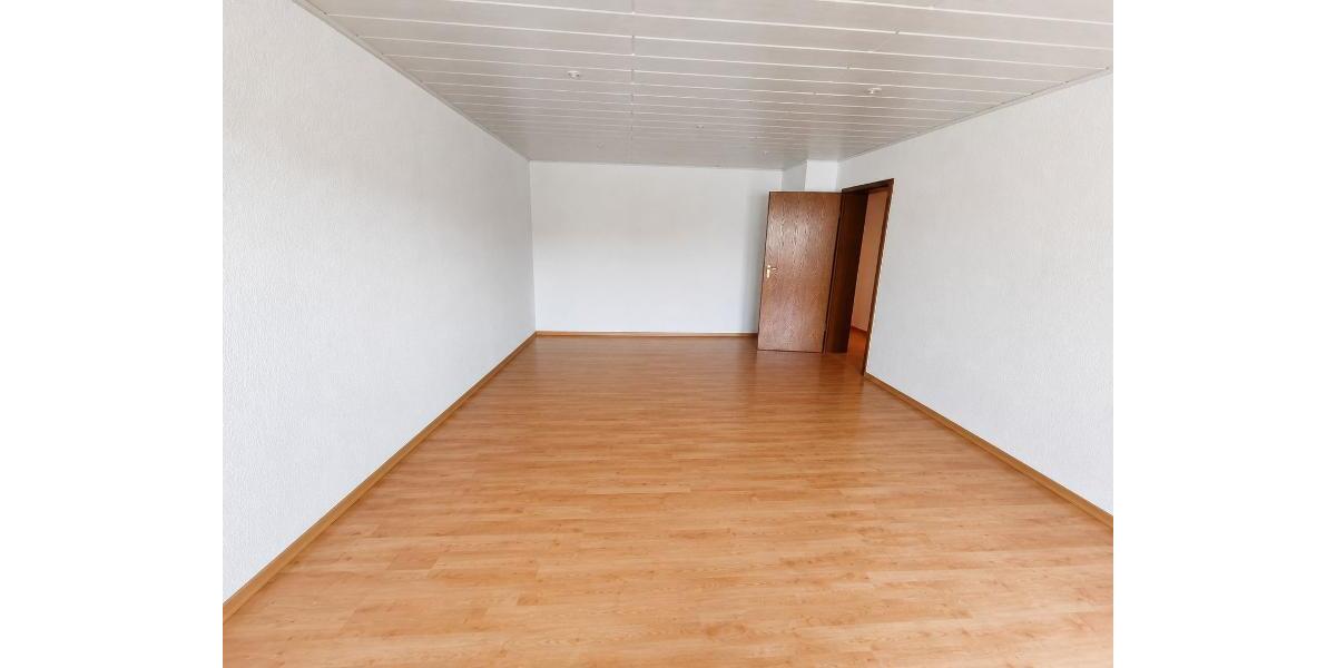 3 Zi. Wohnung im EG mit Terrasse, Gartenmktbenutzung und Garage - Etagenwohnung Hessdorf | Angebot:27314099