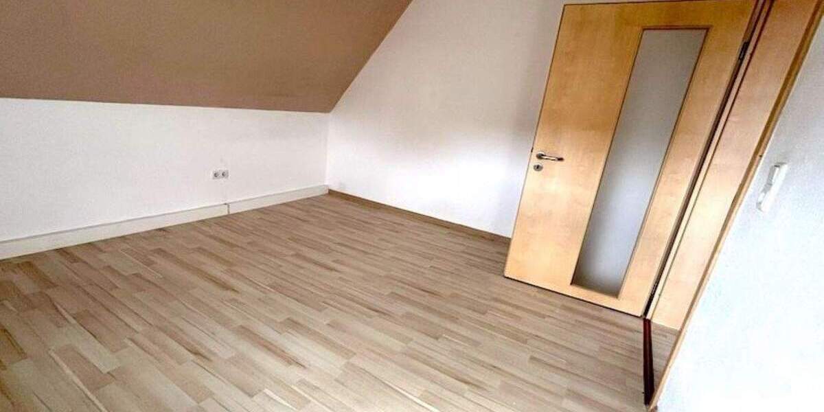 Mehrfamilienhaus, Wohnhaus Strullendorf - 9 Zimmer, 206 m&sup2;, 389.000&euro; | Angebot:25662851