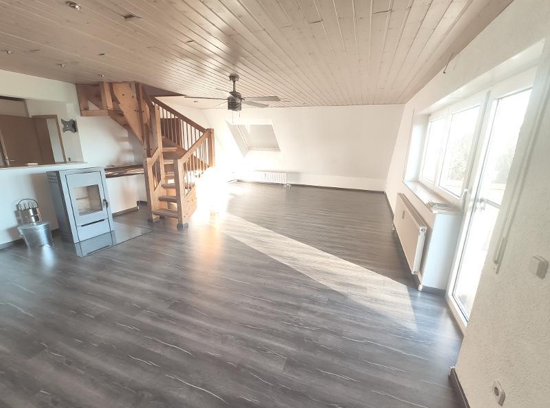 Große Maisonette mit Klimaanlagen (aktuell in 2 Wohnungen unterteilt) mit 2 Balkonen, 2 Einbauküchen und 2 Stellplätzen - Etagenwohnung Hausen | Angebot:27222621