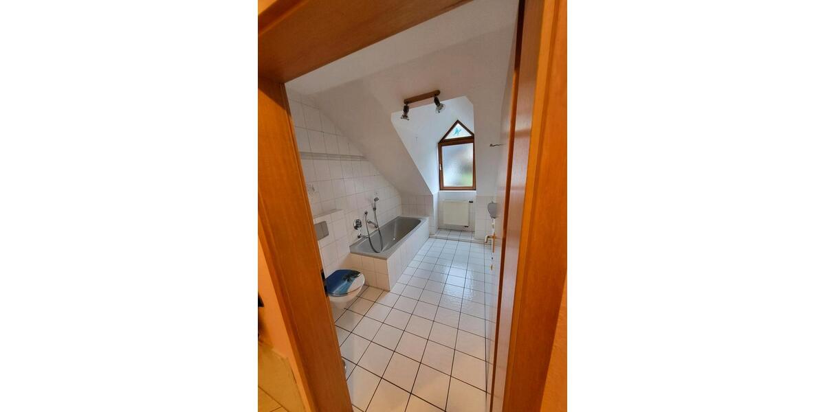 Dachgeschoßwohnung Eltmann - 3 Zimmer, 69 m&sup2;, 185.000&euro; | Angebot:25403544