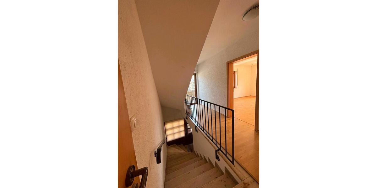 Etagenwohnung Eltmann - 6 Zimmer, 160 m&sup2;, 1.200&euro; | Angebot:26395880