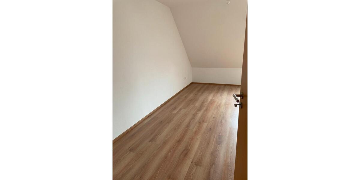 Dachgeschoßwohnung Lonnerstadt - 1 Zimmer, 40 m&sup2;, 630&euro; | Angebot:25824624