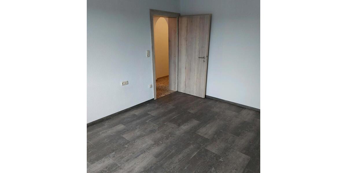 Hochparterre Hallerndorf - 2 Zimmer, 90 m&sup2;, 950&euro; | Angebot:25931426