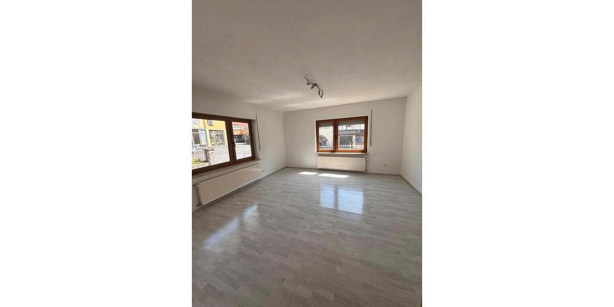 Etagenwohnung Eltmann - 6 Zimmer, 160 m&sup2;, 1.200&euro; | Angebot:26395880