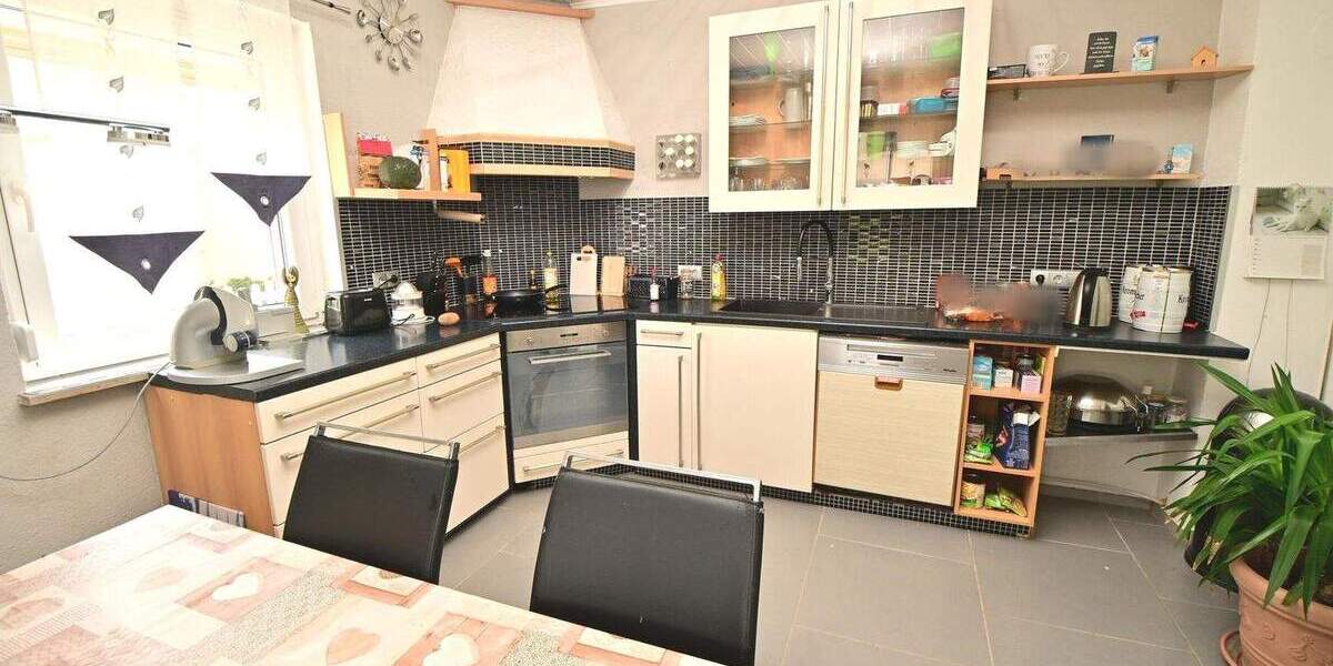 Einfamilienhaus Knetzgau - 1 Zimmer, 280 m&sup2;, 425.000&euro; | Angebot:26930619