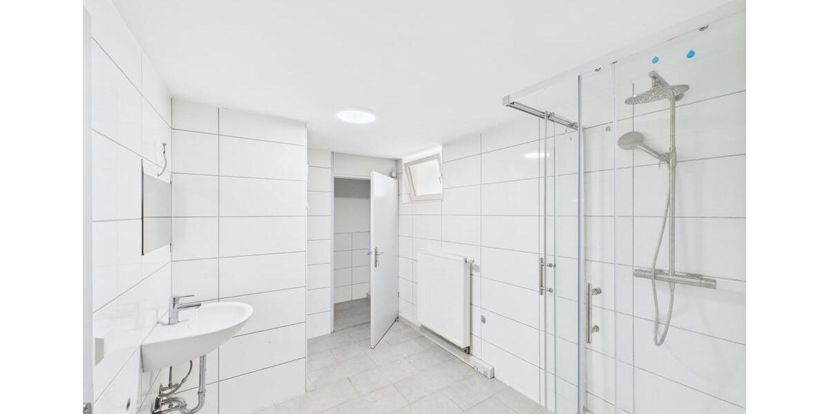 Reihenhaus Baunach - 9 Zimmer, 280 m&sup2;, 2.100&euro; | Angebot:24609355