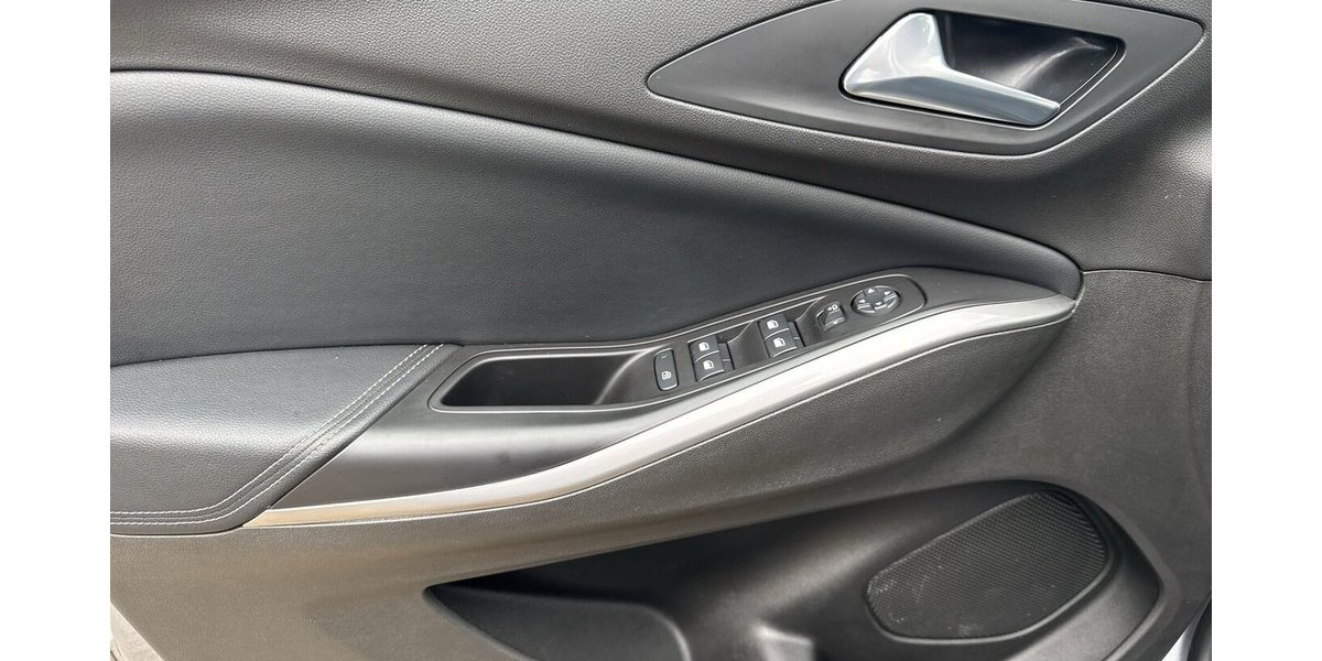 Opel Grandland Ultimate *ACC/Navi/19Zoll Alu/LED/el.Hec 35.065 km 23.980 &euro; Bamberg 96052