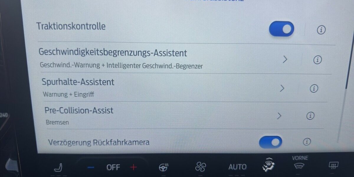 Ford Focus Turnier ST-Line X*Aut./Pano/AHK/Navi/SHZG/PD 17.607 km 22.490 &euro; Bamberg 96052