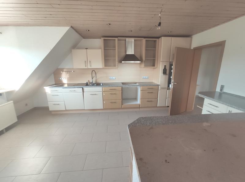 Große Maisonette mit Klimaanlagen (aktuell in 2 Wohnungen unterteilt) mit 2 Balkonen, 2 Einbauküchen und 2 Stellplätzen - Etagenwohnung Hausen | Angebot:27222621