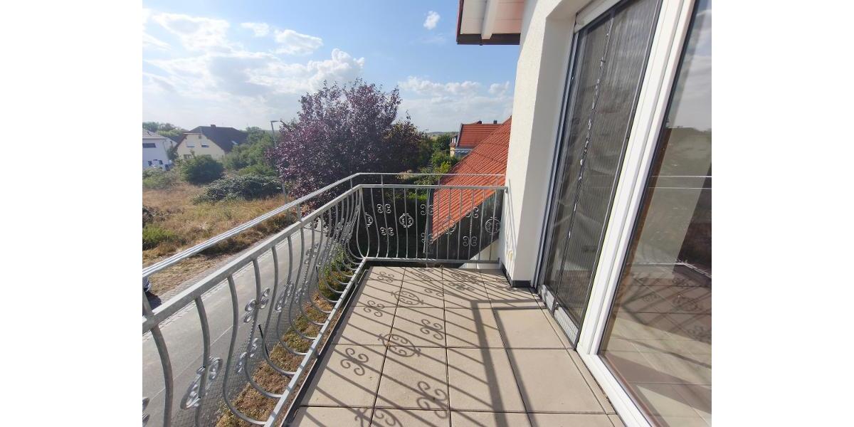3 Zi. Wohnung im DG (1.OG) mit Balkon und Carport - Etagenwohnung Pommersfelden | Angebot:27230171