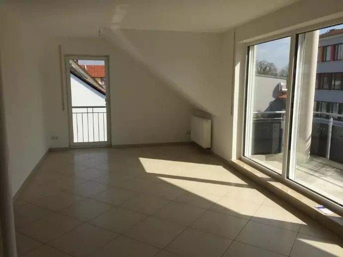 Dachgeschoßwohnung Heroldsbach - 3.5 Zimmer, 106 m&sup2;, 1.160&euro; | Angebot:26119763