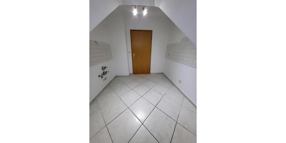 Dachgeschoßwohnung Eltmann - 3 Zimmer, 69 m&sup2;, 185.000&euro; | Angebot:25403544