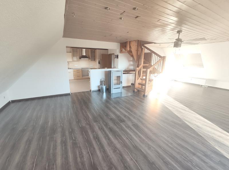 Große Maisonette mit Klimaanlagen (aktuell in 2 Wohnungen unterteilt) mit 2 Balkonen, 2 Einbauküchen und 2 Stellplätzen - Etagenwohnung Hausen | Angebot:27222621