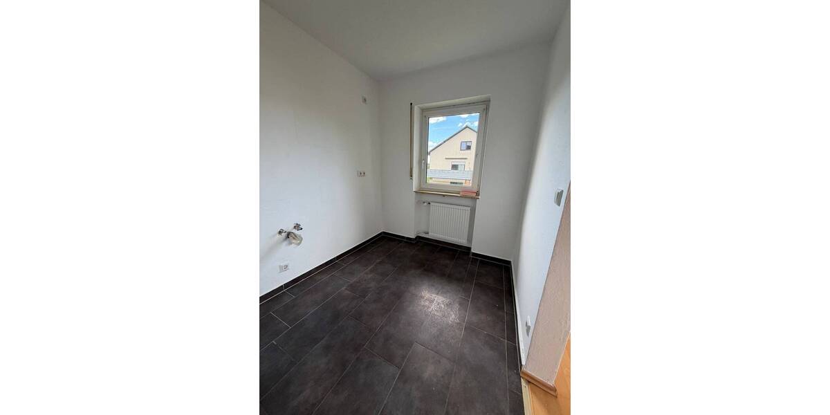 Etagenwohnung Adelsdorf - 4 Zimmer, 106 m&sup2;, 950&euro; | Angebot:26833691