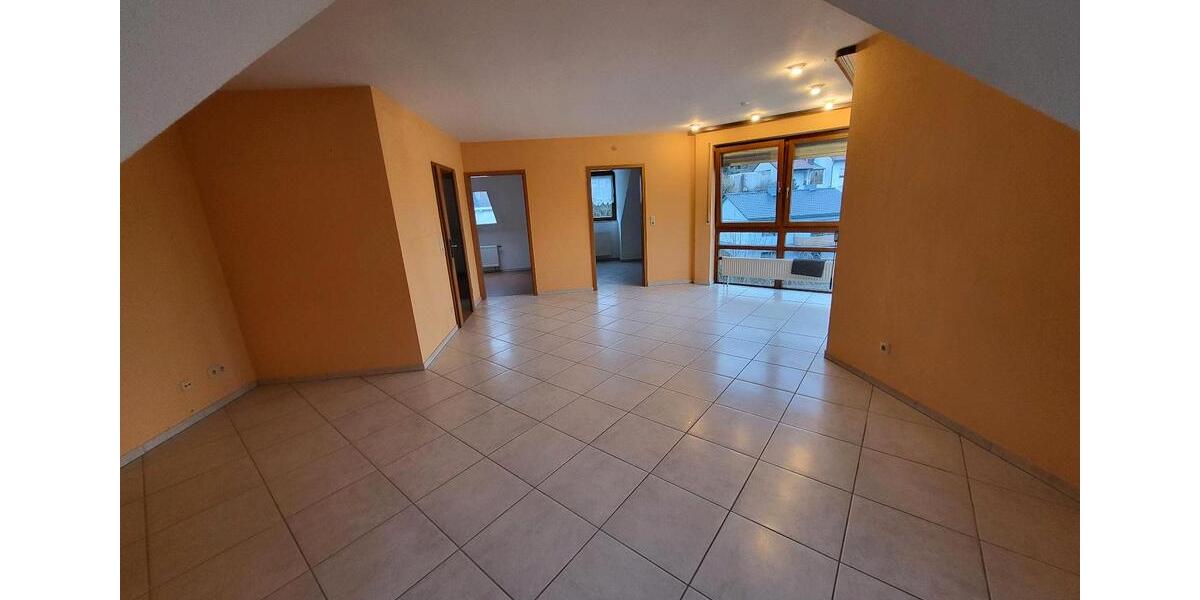 Dachgeschoßwohnung Eltmann - 3 Zimmer, 69 m&sup2;, 185.000&euro; | Angebot:25403544