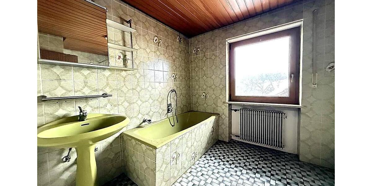 Einfamilienhaus Scheßlitz - 8 Zimmer, 315 m&sup2;, 189.000&euro; | Angebot:26636938