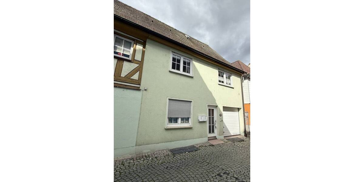 Mehrfamilienhaus, Wohnhaus Höchstadt a.d.Aisch Höchstadt - 8 Zimmer, 220 m&sup2;, 330.000&euro; | Angebot:25741332