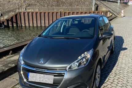 Peugeot 208 77.000 km 6.200 &euro; Walsdorf 96194