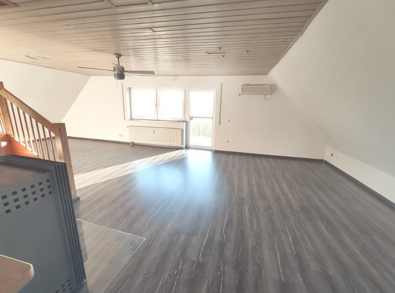 Große Maisonette mit Klimaanlagen (aktuell in 2 Wohnungen unterteilt) mit 2 Balkonen, 2 Einbauküchen und 2 Stellplätzen - Etagenwohnung Hausen | Angebot:27222621