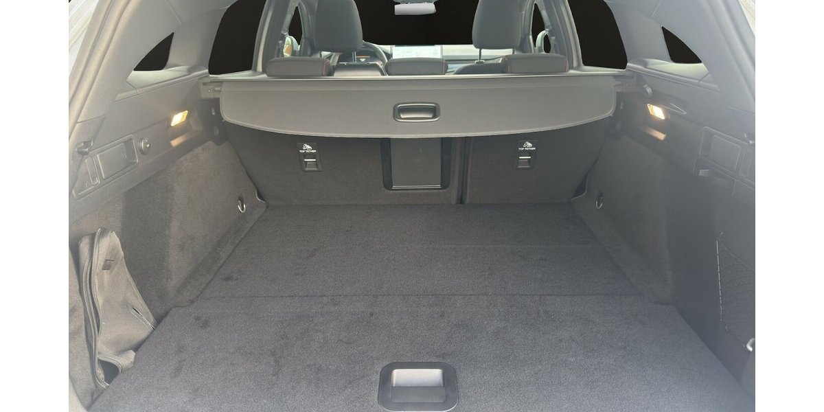 Ford Focus Turnier ST-Line X*Aut./Pano/AHK/Navi/SHZG/PD 17.607 km 22.490 &euro; Bamberg 96052