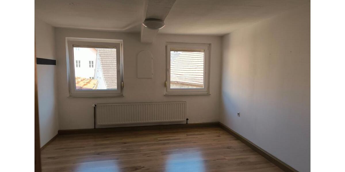 Einfamilienhaus Ebern - 7 Zimmer, 120 m&sup2;, 190.000&euro; | Angebot:27084162