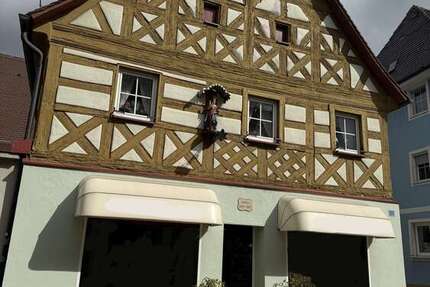 Haus Höchstadt an der Aisch - 8 Zimmer, 220 m&sup2;, 330.000&euro; | Angebot:23546783