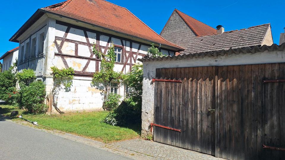 Einfamilienhaus Zapfendorf - 6 Zimmer, 150 m&sup2;, 200.000&euro; | Angebot:26739801