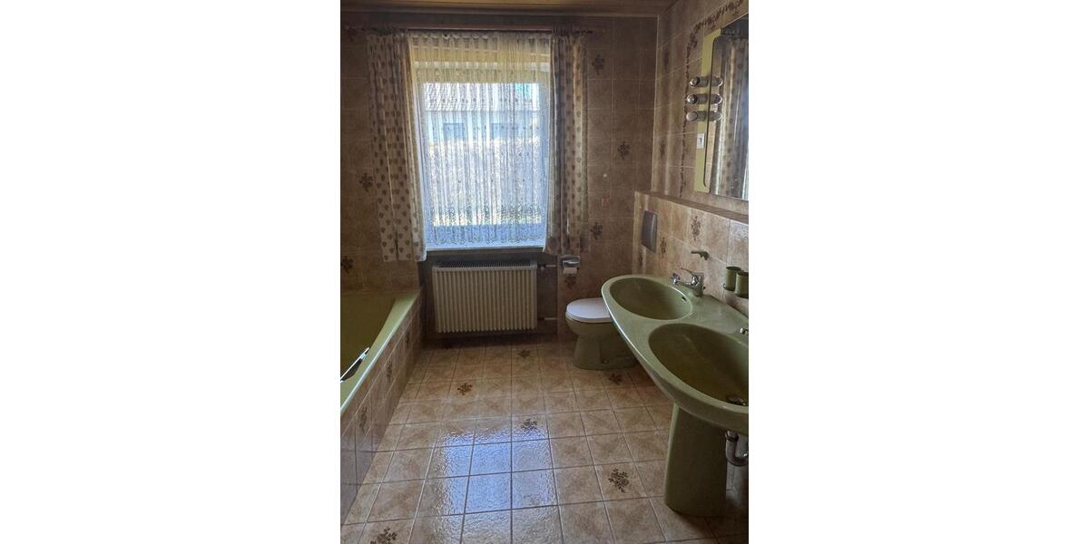 Bungalow Knetzgau - 9 Zimmer, 190 m&sup2;, 370.000&euro; | Angebot:27185006