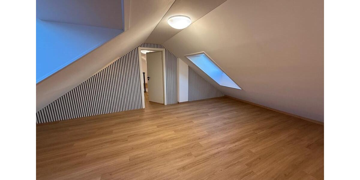 Maisonettenwohnung Adelsdorf - 3 Zimmer, 94 m&sup2;, 1.400&euro; | Angebot:25098639