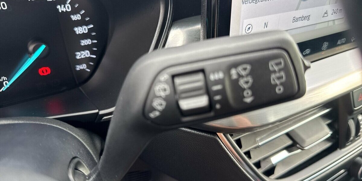 Ford Focus Titanium *Navi/SHZG/LED/TPMT/PDC/1.HD* 31.452 km 16.990 &euro; Bamberg 96052