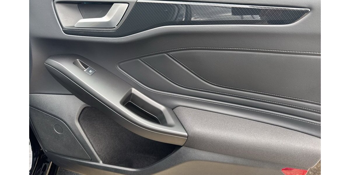 Ford Focus Turnier ST-Line X *AHK//Head-up/Navi/SHZG/PD 7.956 km 23.780 &euro; Bamberg 96052