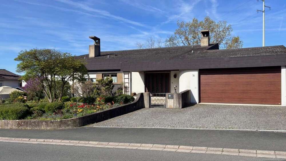 Einfamilienhaus Zapfendorf - 12 Zimmer, 298 m&sup2;, 850.000&euro; | Angebot:27125444