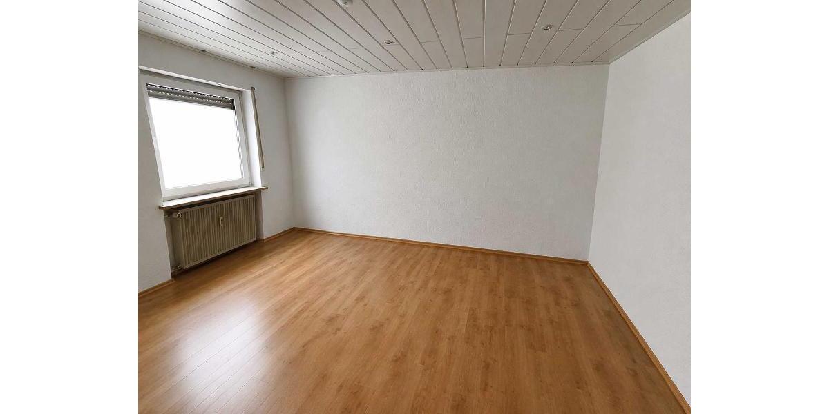 3 Zi. Wohnung im EG mit Terrasse, Gartenmktbenutzung und Garage - Etagenwohnung Hessdorf | Angebot:27314099