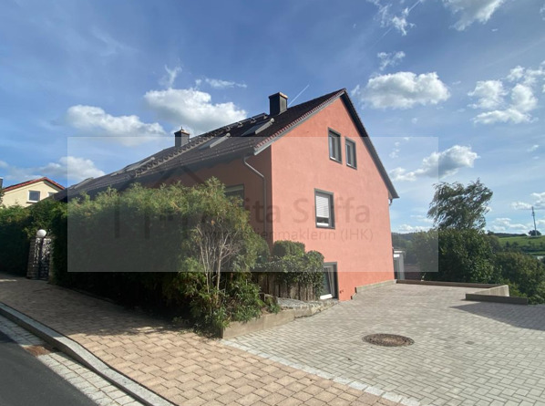 Erdgeschoßwohnung Burghaslach - 6 Zimmer, 220 m&sup2;, 1.250&euro; | Angebot:25379613