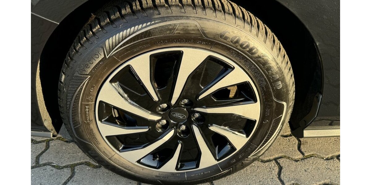 Ford Focus Titanium *Navi/SHZG/LED/TPMT/PDC/1.HD* 18.680 km 18.770 &euro; Bamberg 96052