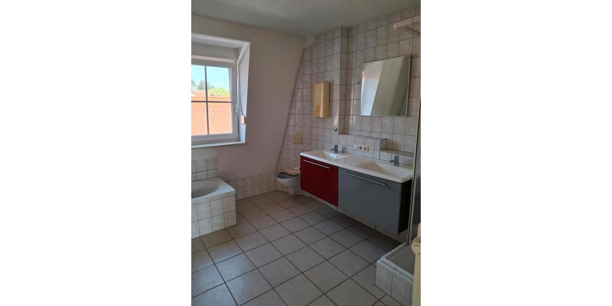 Etagenwohnung Oberaurach - 4 Zimmer, 120 m&sup2;, 149.000&euro; | Angebot:27157860