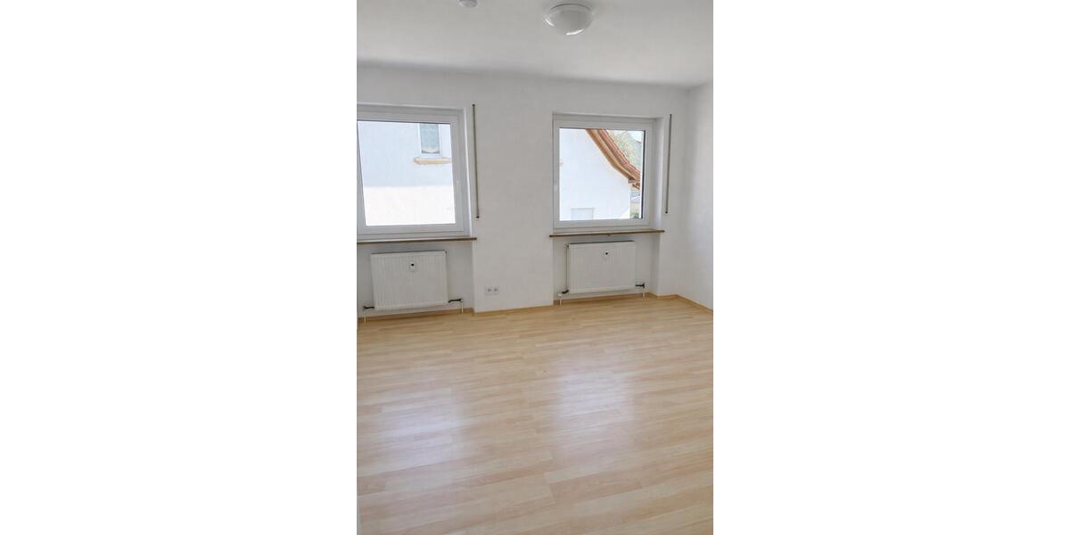 Etagenwohnung Hirschaid - 5 Zimmer, 12 m&sup2;, 330&euro; | Angebot:26067073
