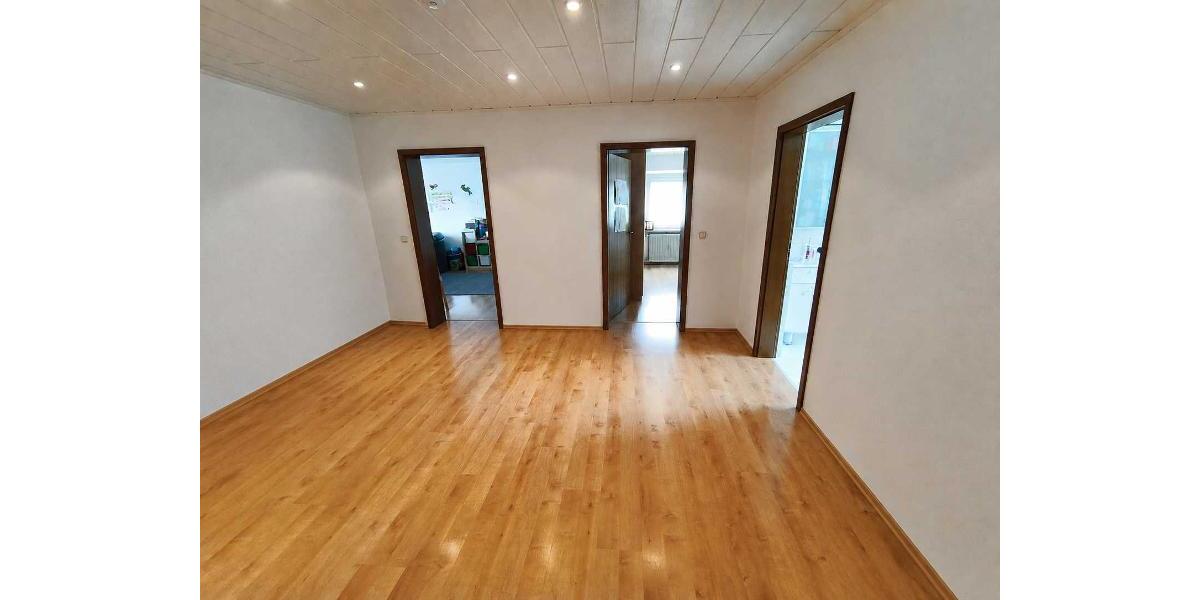 3 Zi. Wohnung im EG mit Terrasse, Gartenmktbenutzung und Garage - Etagenwohnung Hessdorf | Angebot:27314099