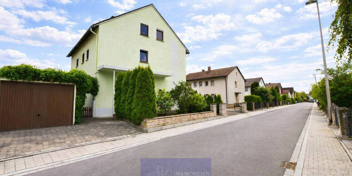 Doppelhaushälfte Adelsdorf - 8 Zimmer, 207 m&sup2;, 425.000&euro; | Angebot:26488135
