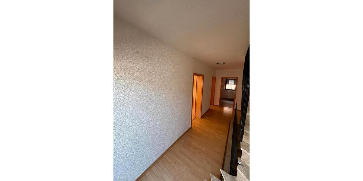 Etagenwohnung Eltmann - 6 Zimmer, 160 m&sup2;, 1.200&euro; | Angebot:26395880