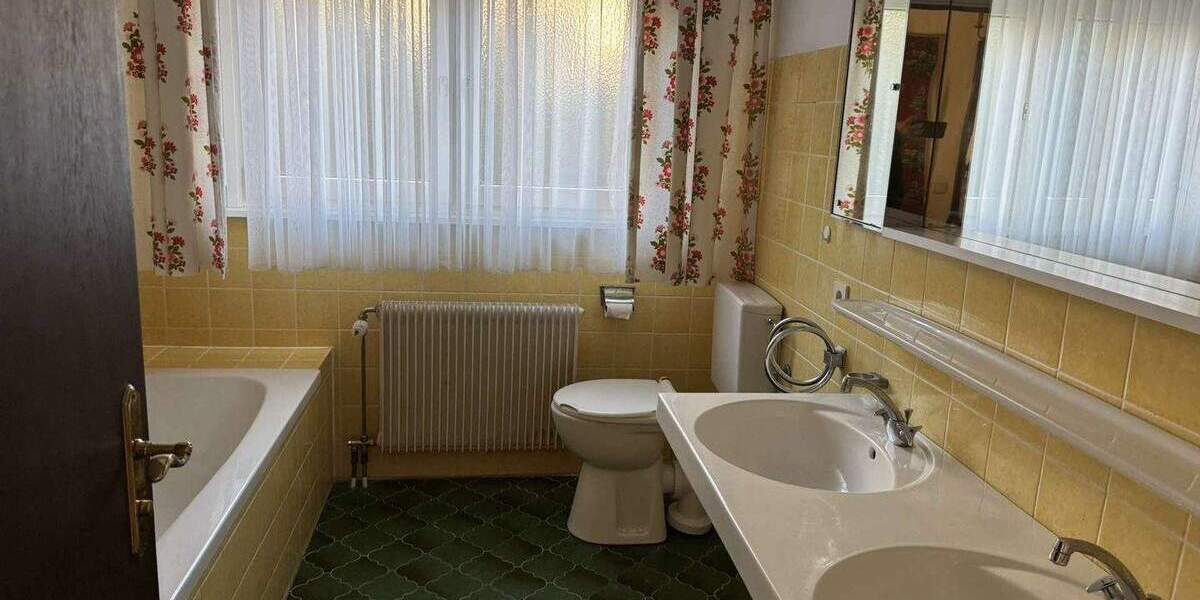 Einfamilienhaus Bamberg Am Bruderwald - 7 Zimmer, 353 m&sup2;, 950.000&euro; | Angebot:25676448