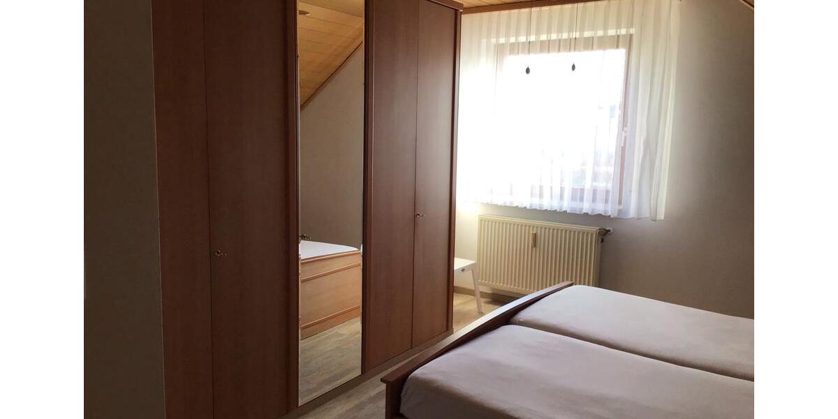 Dachgeschoßwohnung Ebensfeld - 3 Zimmer, 84 m&sup2;, 960&euro; | Angebot:25641080