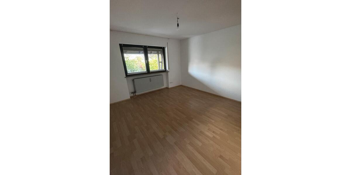 Erdgeschoßwohnung Eggolsheim - 5 Zimmer, 120 m&sup2;, 1.200&euro; | Angebot:25994496
