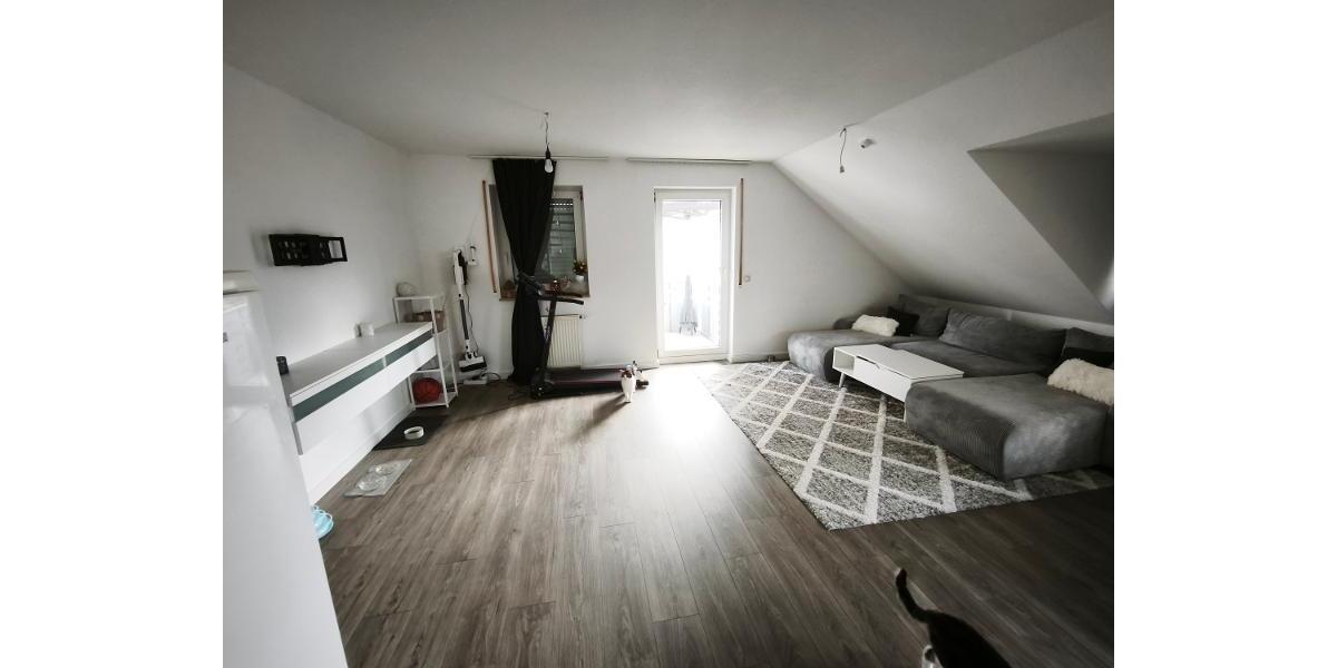 moderne 3 Zi. DG (2. OG) Wohnung mit Balkon und KFZ-Stellplatz - Etagenwohnung Uehlfeld | Angebot:26704502