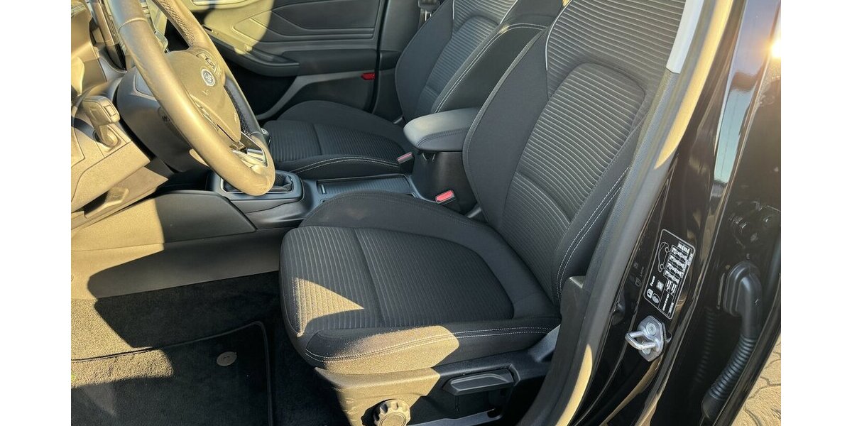 Ford Focus Titanium *Navi/SHZG/LED/TPMT/PDC/1.HD* 18.680 km 18.770 &euro; Bamberg 96052